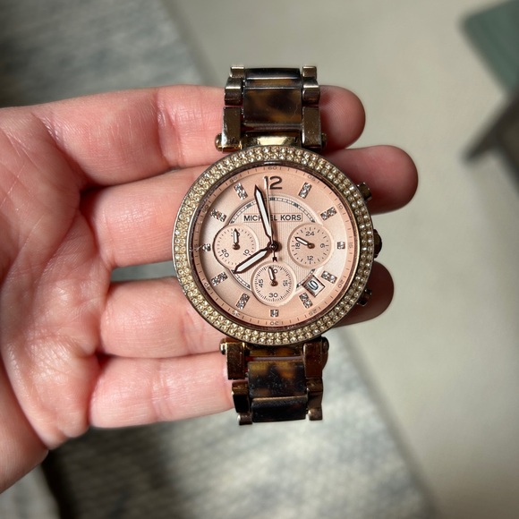 Michael Kors Rose Gold and Tortoise Resin Women’s Watch GUC - Picture 4 of 6